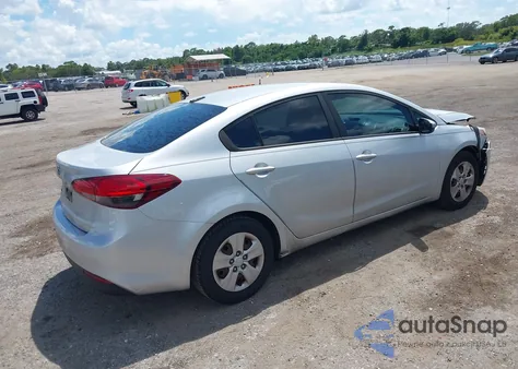 2018 Kia Forte Lx z USA, uszkodzony, nr VIN 3KPFK4A71JE198619